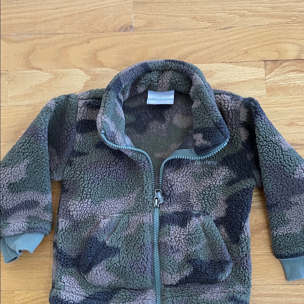 Boys 2t bundle 9 pieces Carter’s vest and Columbia jacket - Picture 2 of 7